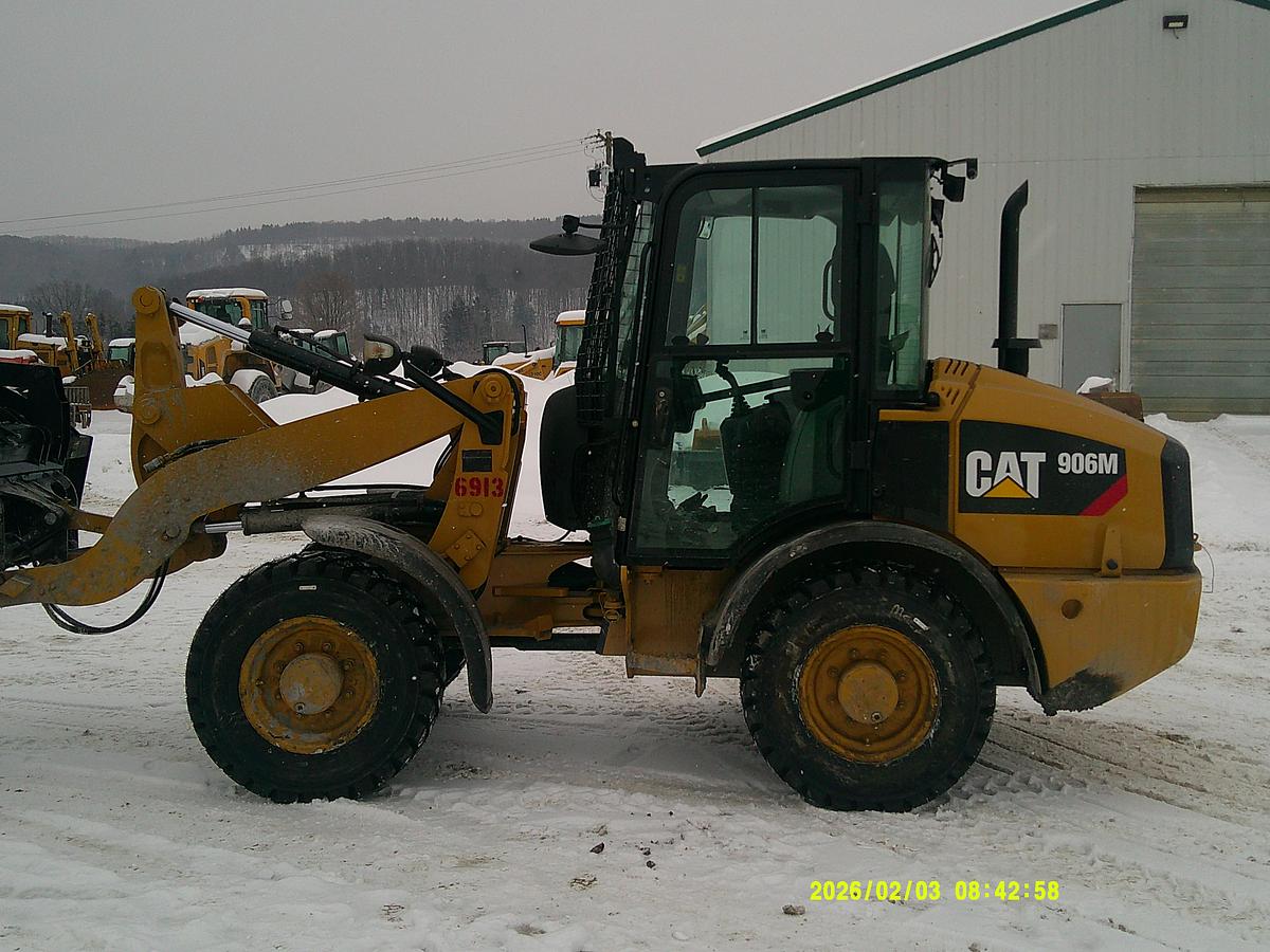 Used CATERPILLAR 906M