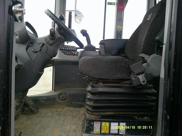 Used 2015 CATERPILLAR 926M