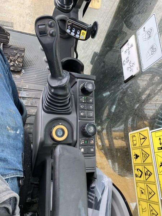 Used 2023 CATERPILLAR 320 GC