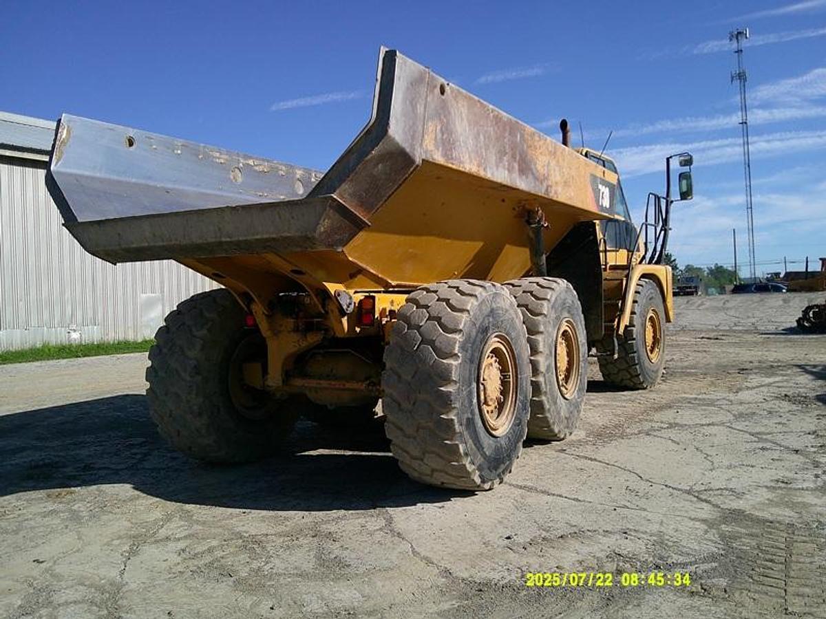 Used 2011 CATERPILLAR 730