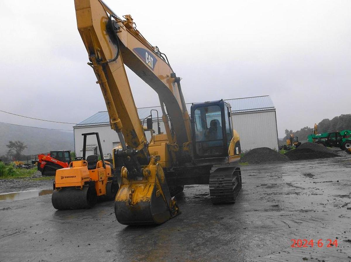 Used 2001 CATERPILLAR 320C U