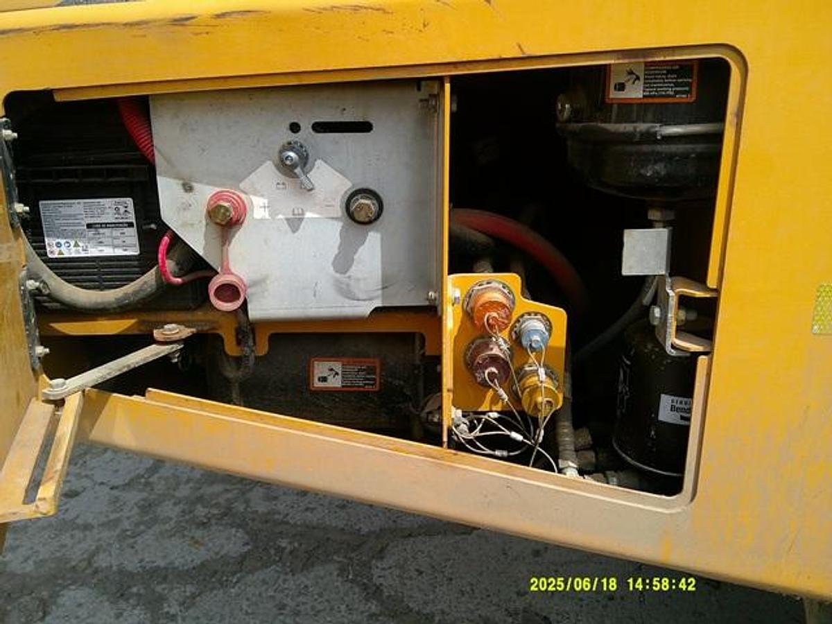 Used 2014 DEERE 250D