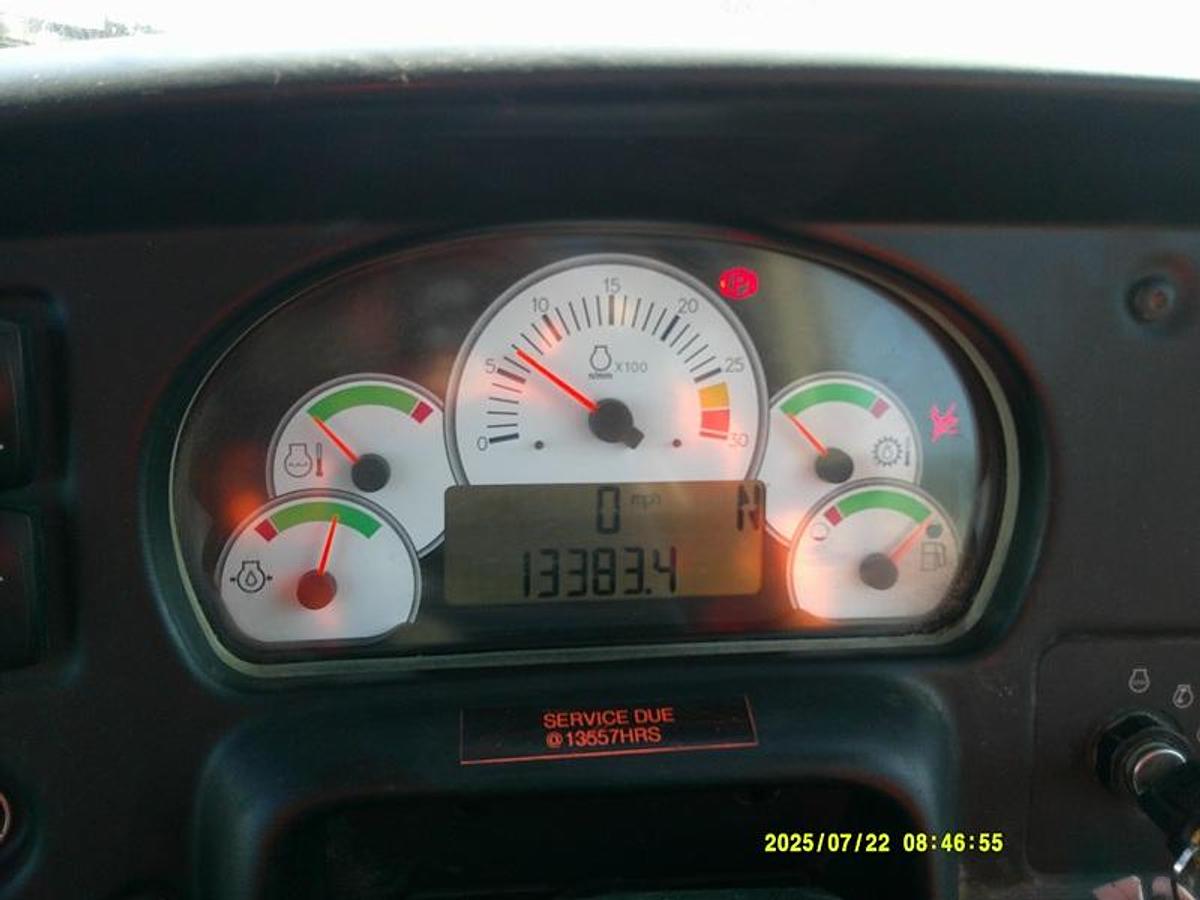 Used 2011 CATERPILLAR 730