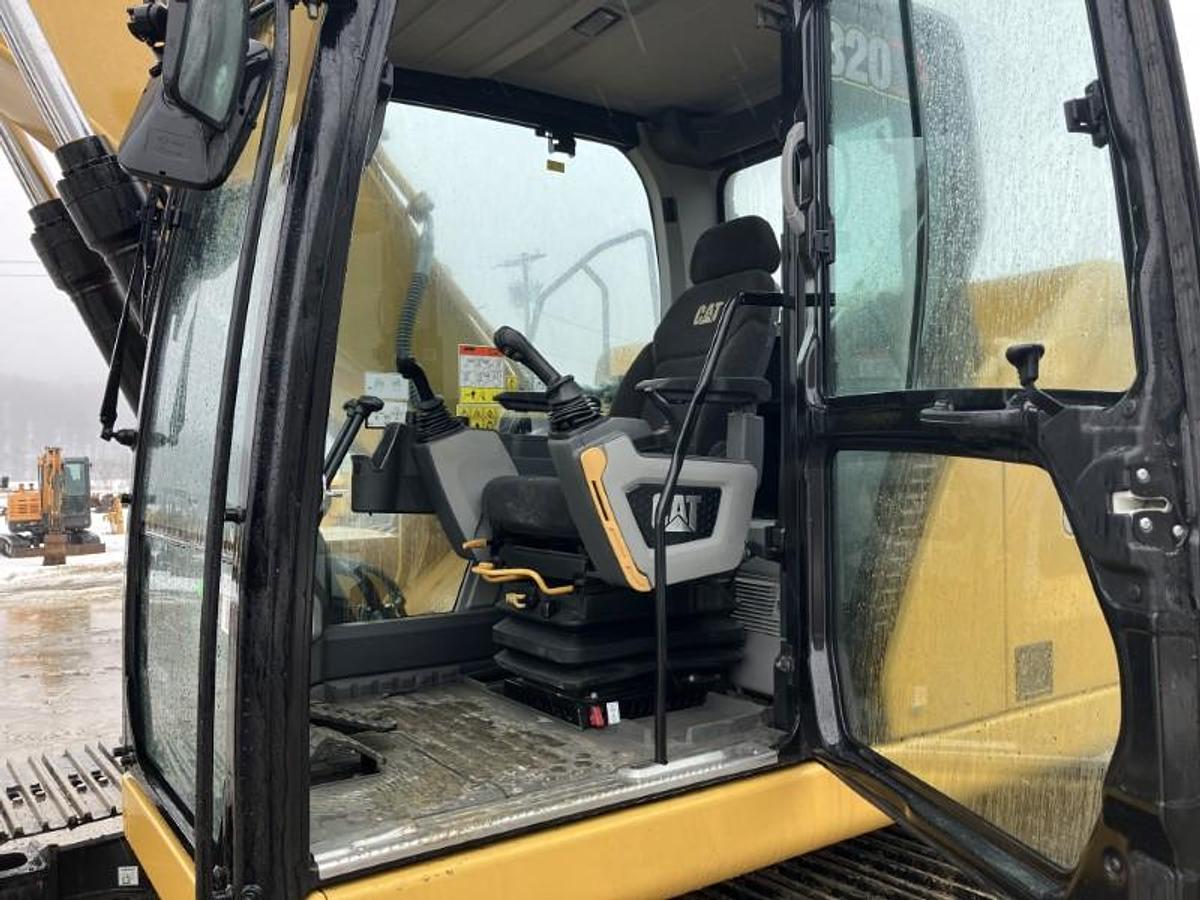 Used 2023 CATERPILLAR 320 GC