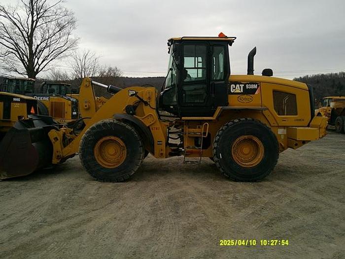 Used 2015 CATERPILLAR 938M