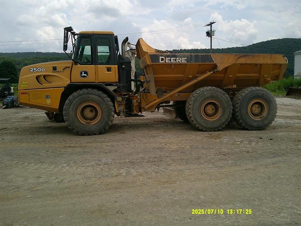 Used 2014 DEERE 250D