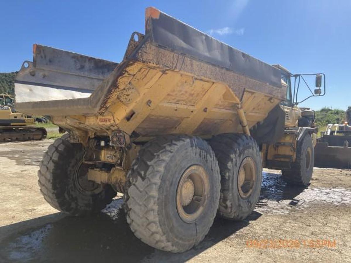 Used 2010 DEERE 250D II