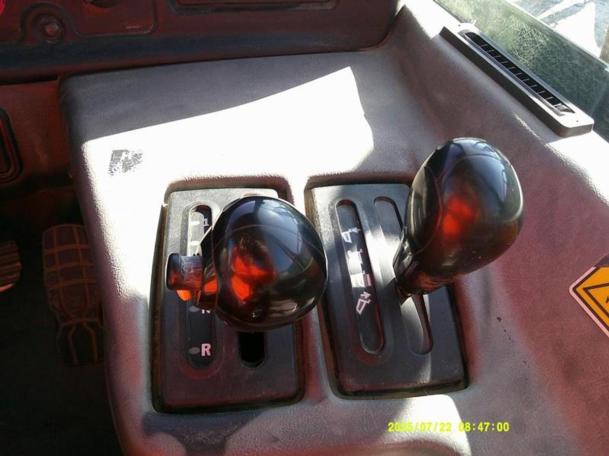 Used 2011 CATERPILLAR 730