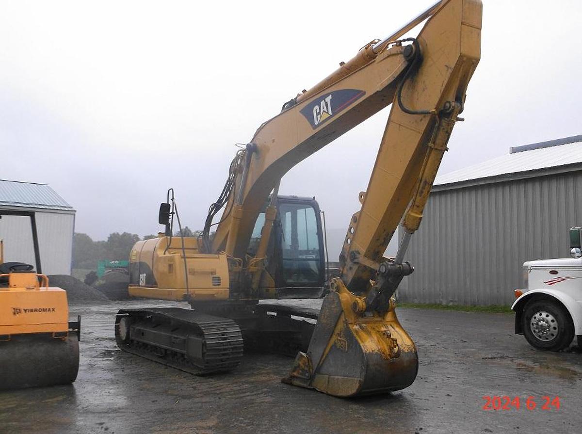 Used 2001 CATERPILLAR 320C U