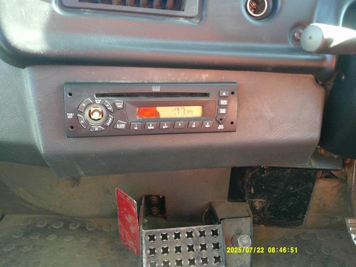 Used 2011 CATERPILLAR 730