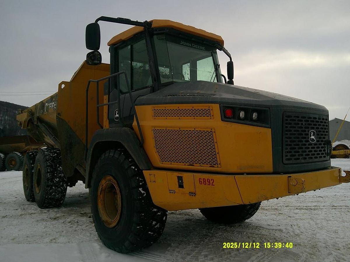 Used 2019 DEERE 260E