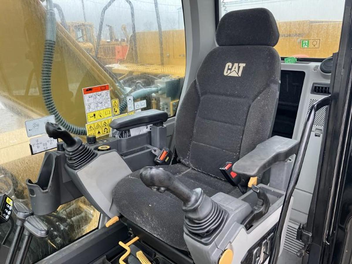 Used 2023 CATERPILLAR 320 GC