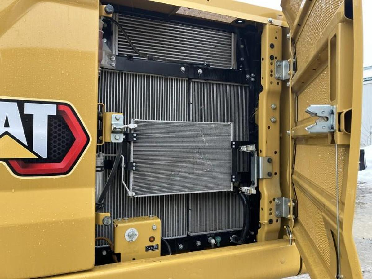 Used 2023 CATERPILLAR 320 GC