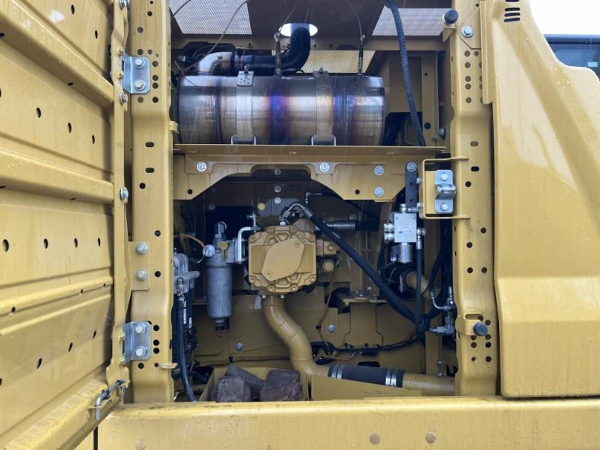 Used 2023 CATERPILLAR 320 GC
