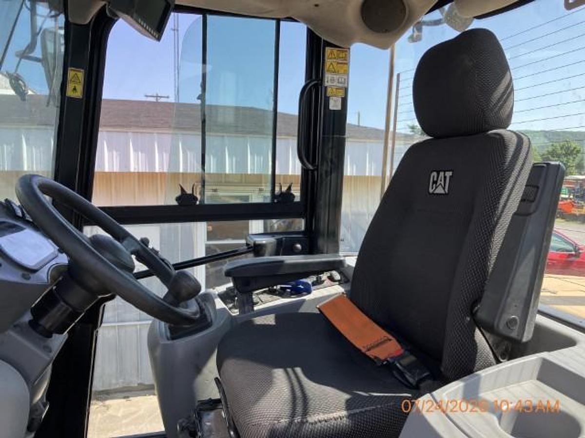 Used 2023 CATERPILLAR 914