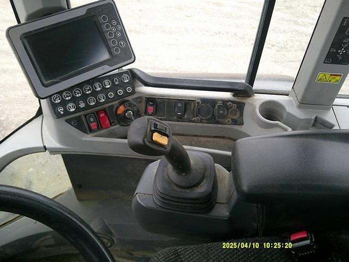 Used 2015 CATERPILLAR 926M