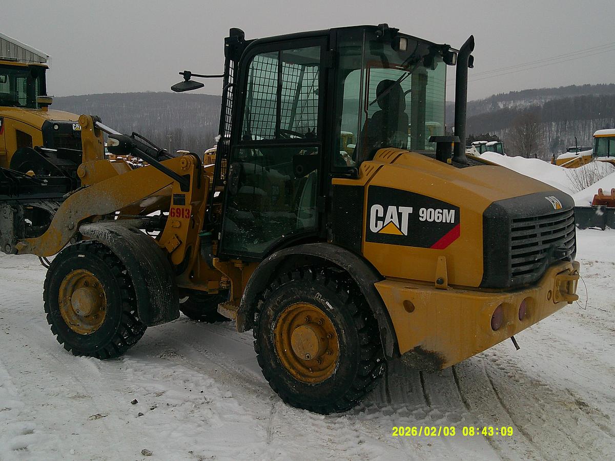 Used CATERPILLAR 906M