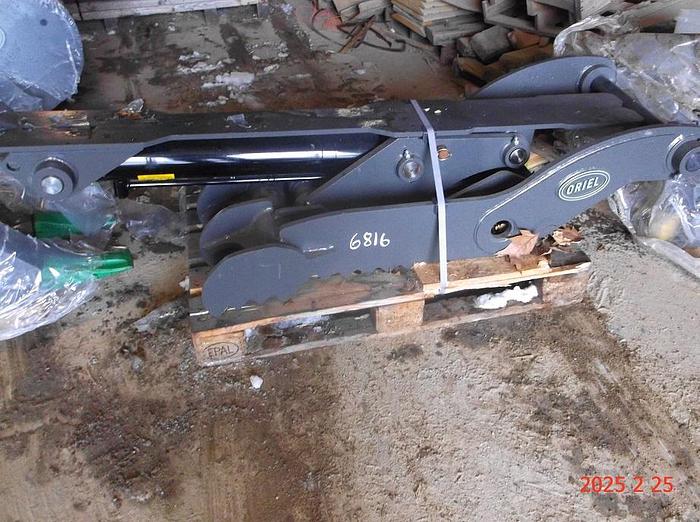 DEERE 135G Pro link hyd thumb