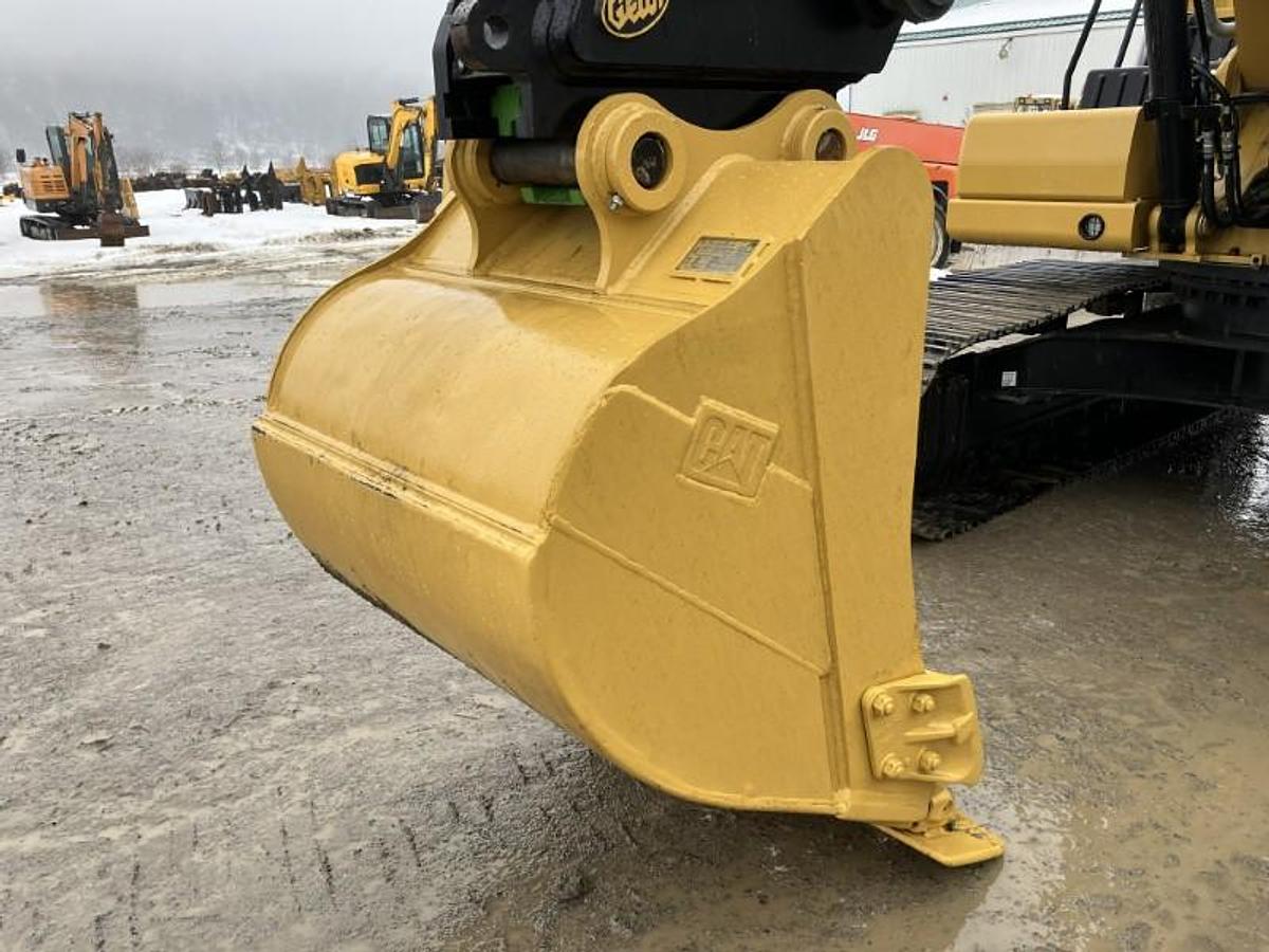 Used 2023 CATERPILLAR 320 GC