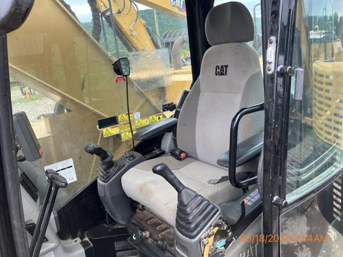 Used 2014 CATERPILLAR 321D LCR