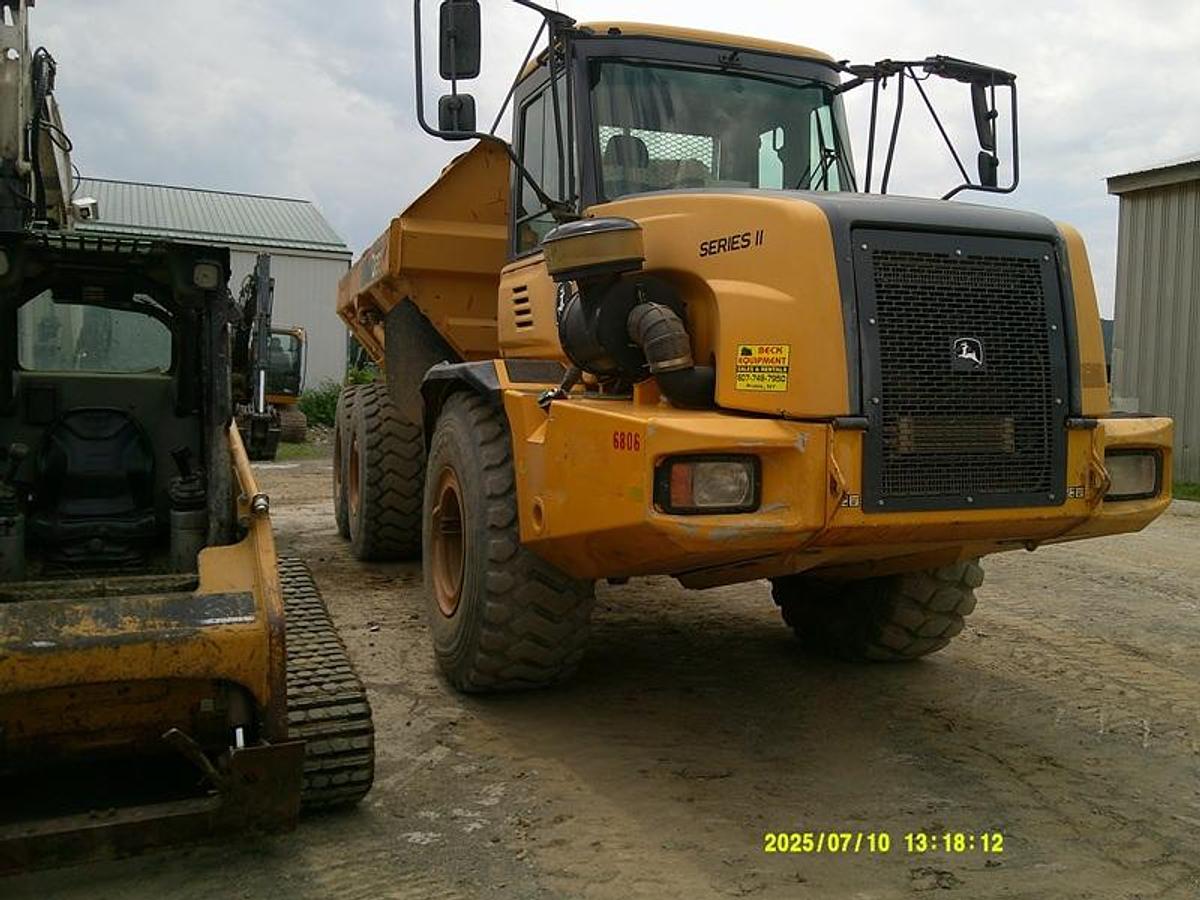 Used 2014 DEERE 250D