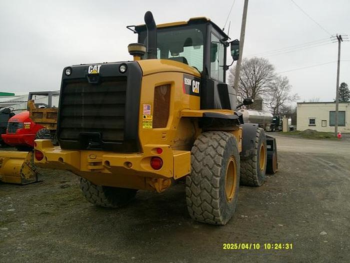 Used 2015 CATERPILLAR 926M
