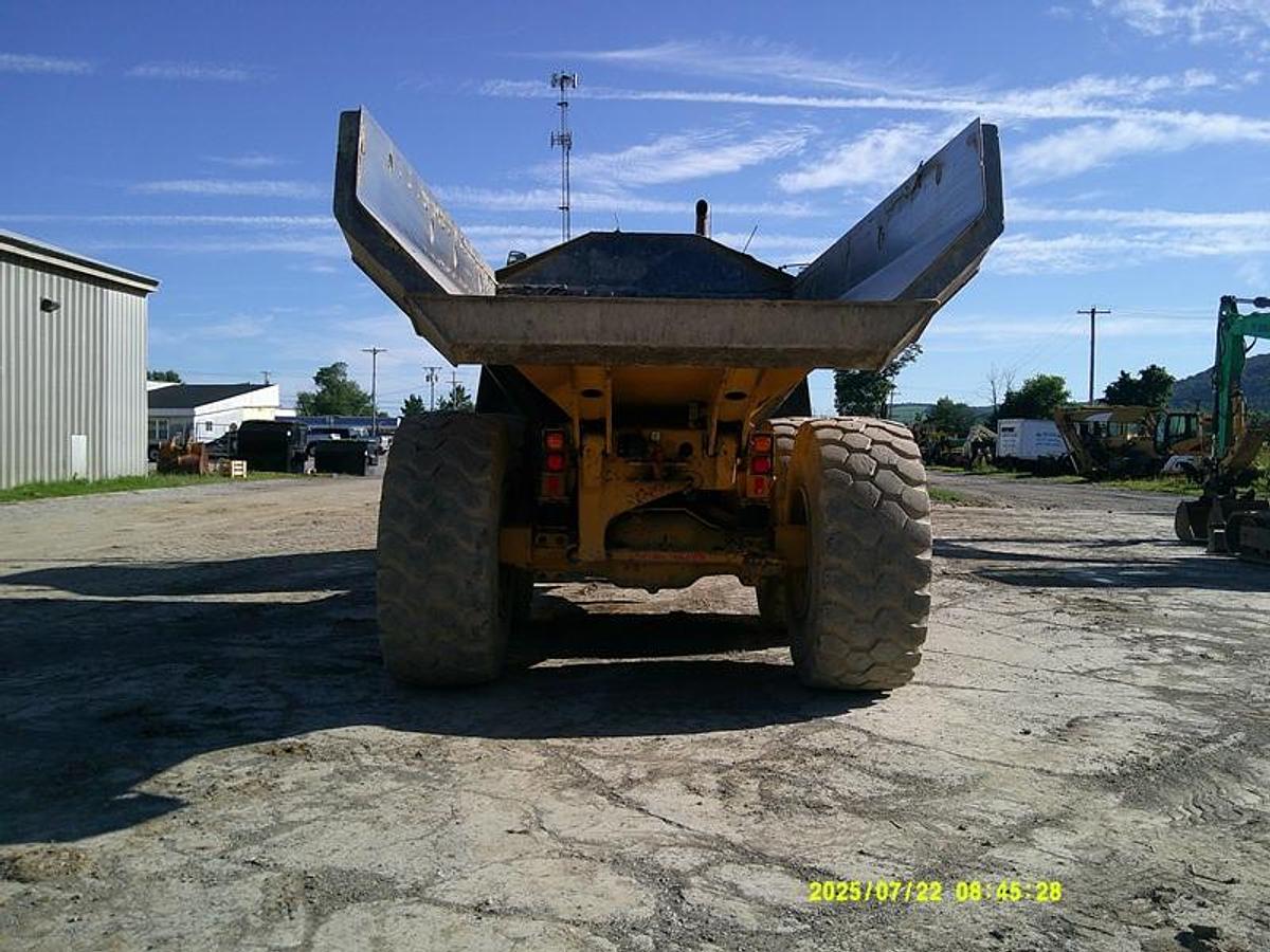 Used 2011 CATERPILLAR 730