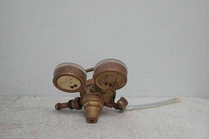 Used Fisher Scientific Company 1084 Compressed Gas Regulator with CGA-580 Fitting