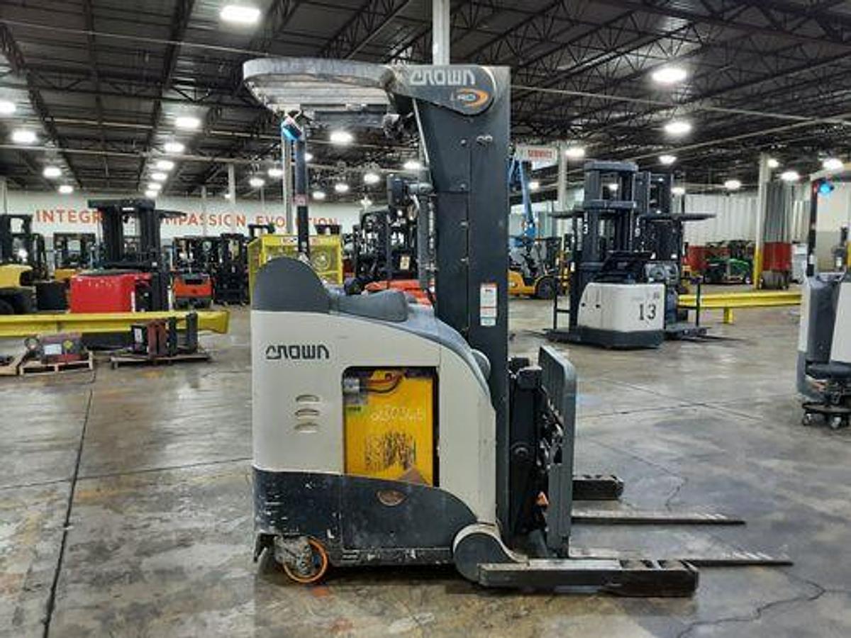 Used 2023 Crown RD5725-32