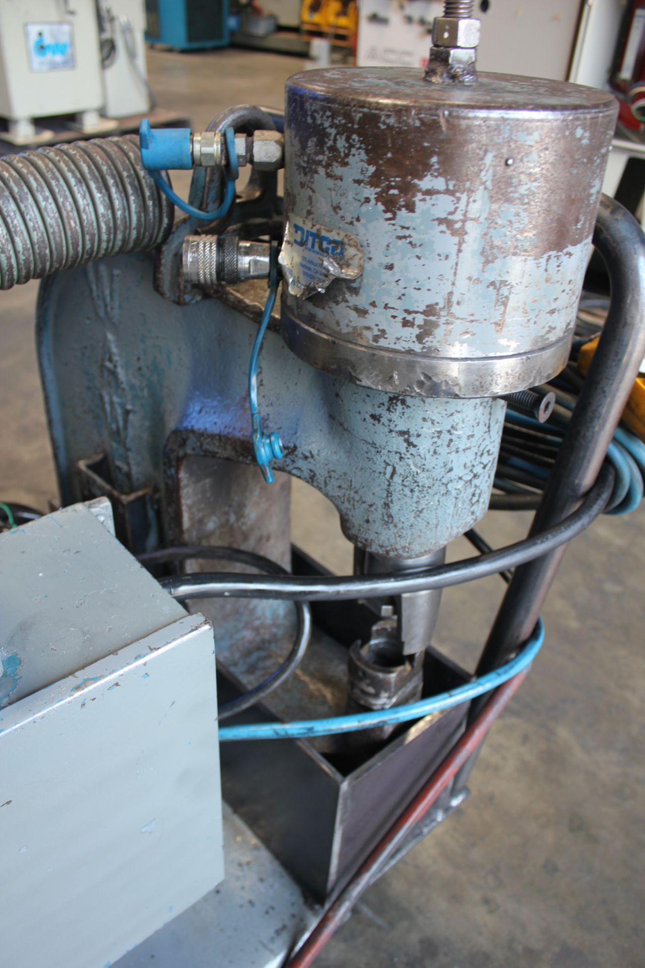 Used Whitney Hydraulic Type Portable Punch Press 70 Ton 5916 f...