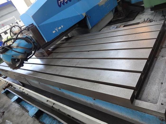 Utilisé Fraiseuse CN banc fixe MTE BF 3200 Marque MTE