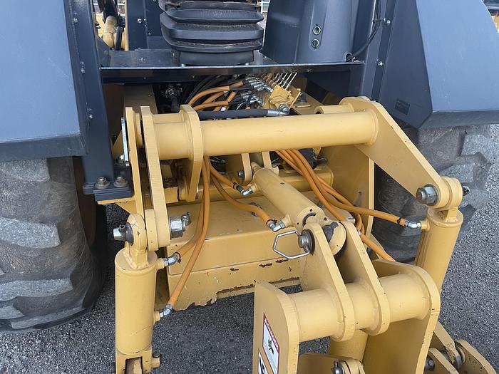 Used John Deere 210LJ