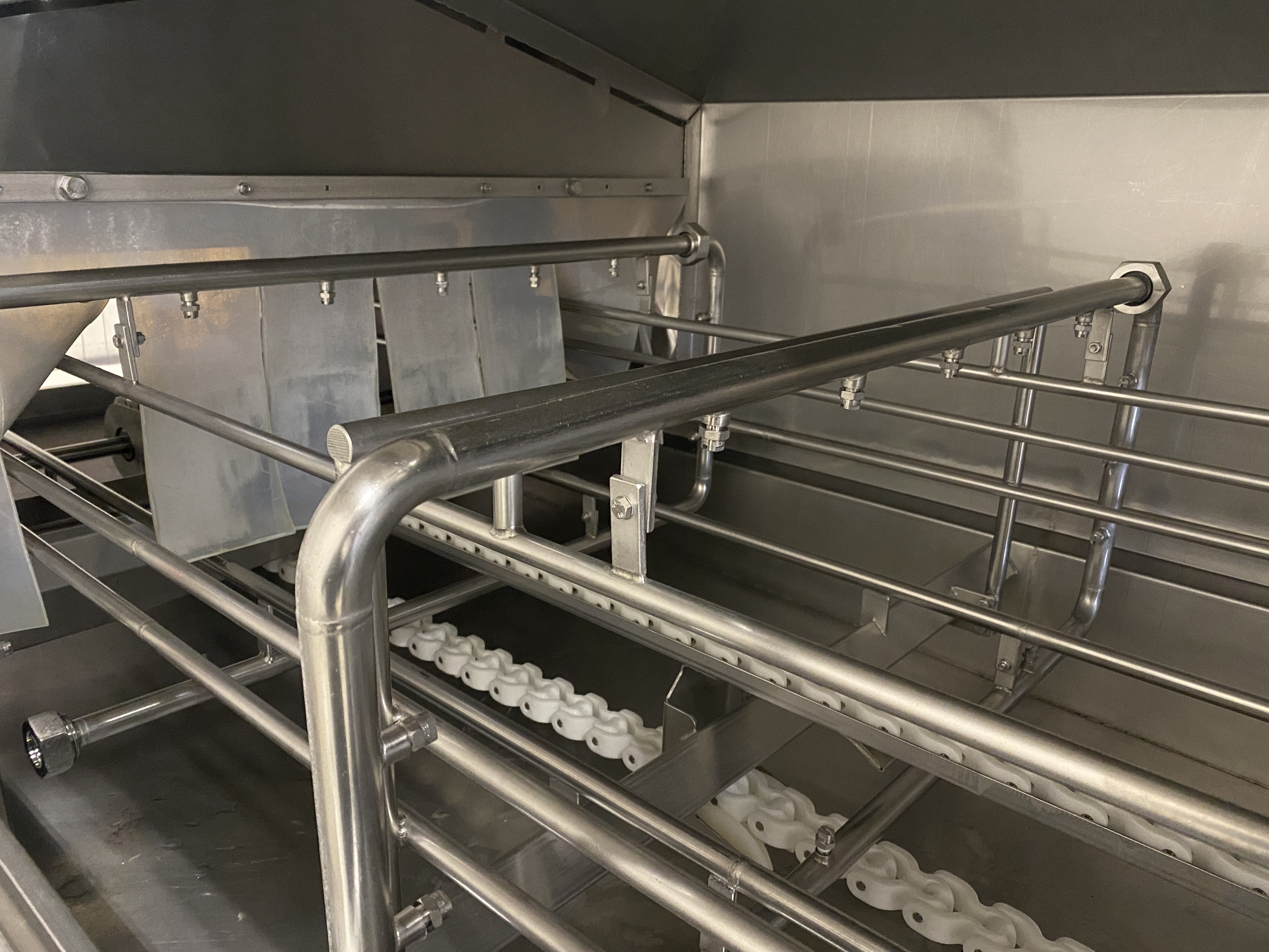 Used Unitech crate washer Single track washer with exit conveyor