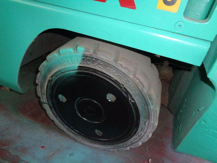 Usado 2012 MITSUBISHI LOTE 8 MONTACARGAS ELECTRICOS