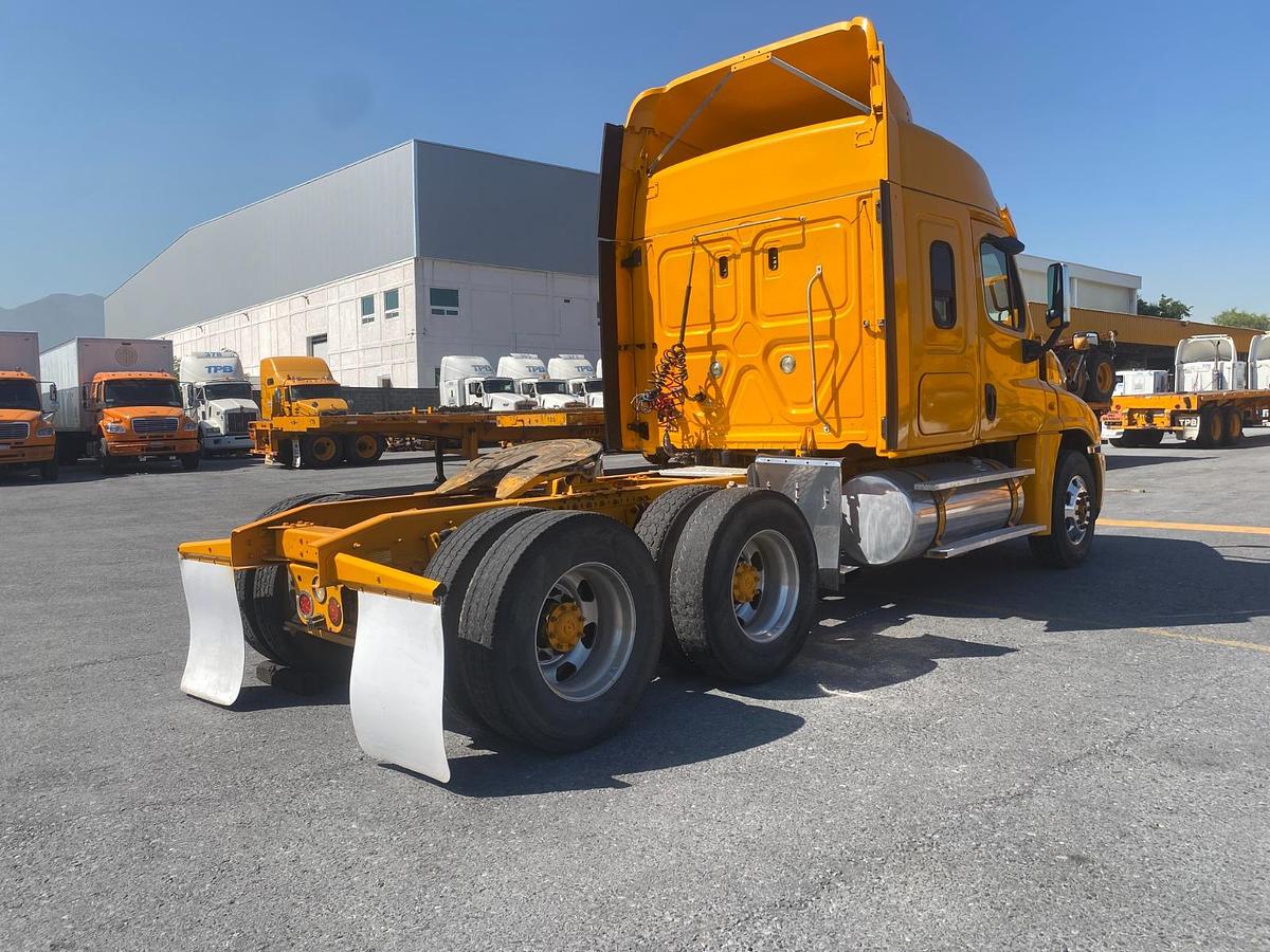 Usado Tractocamiones CASCADIA 125