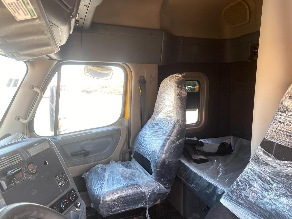 Usado Tractocamiones CASCADIA 125