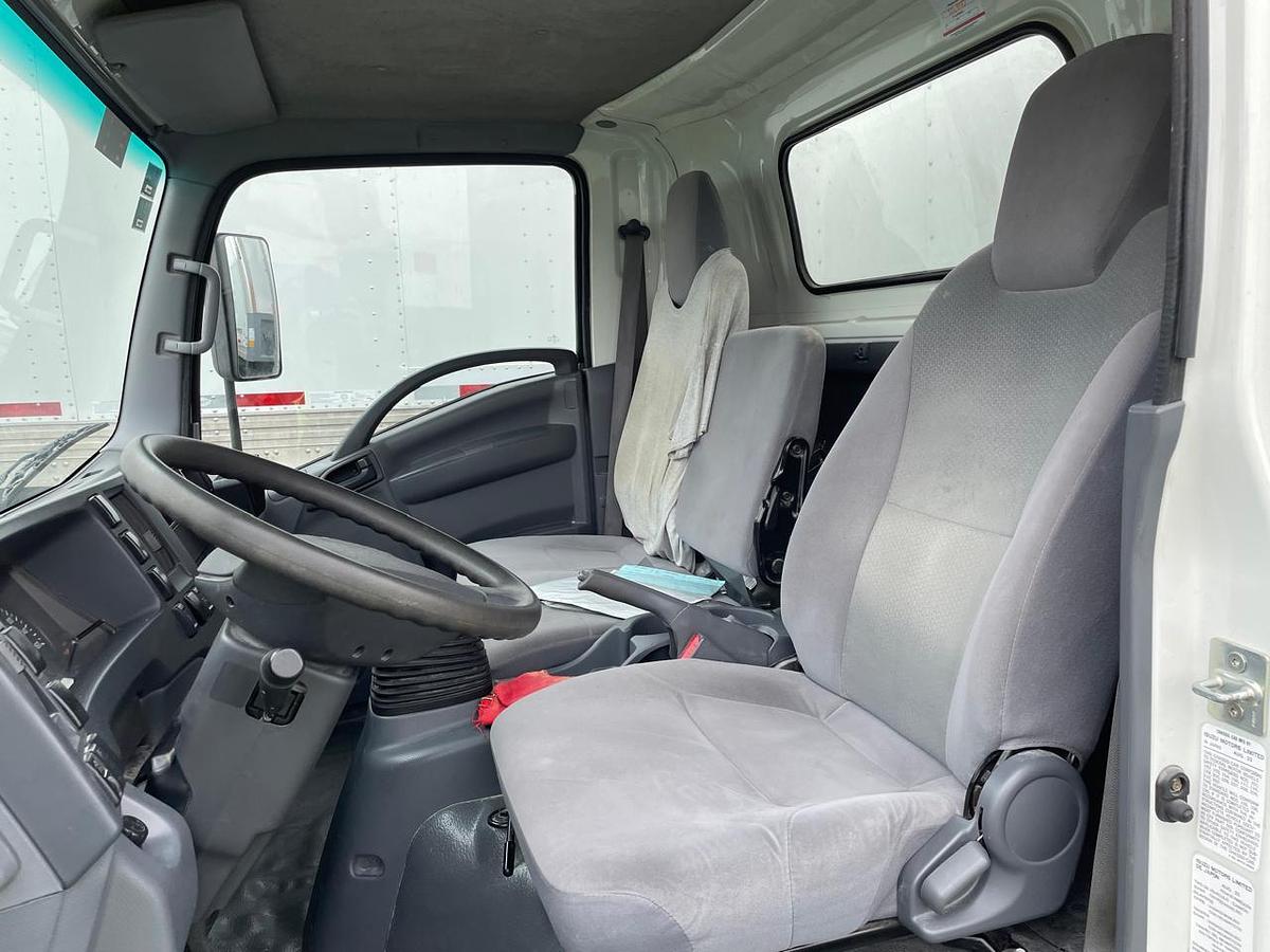 Usado CAMION CON CAJA SECA ELF 500 K