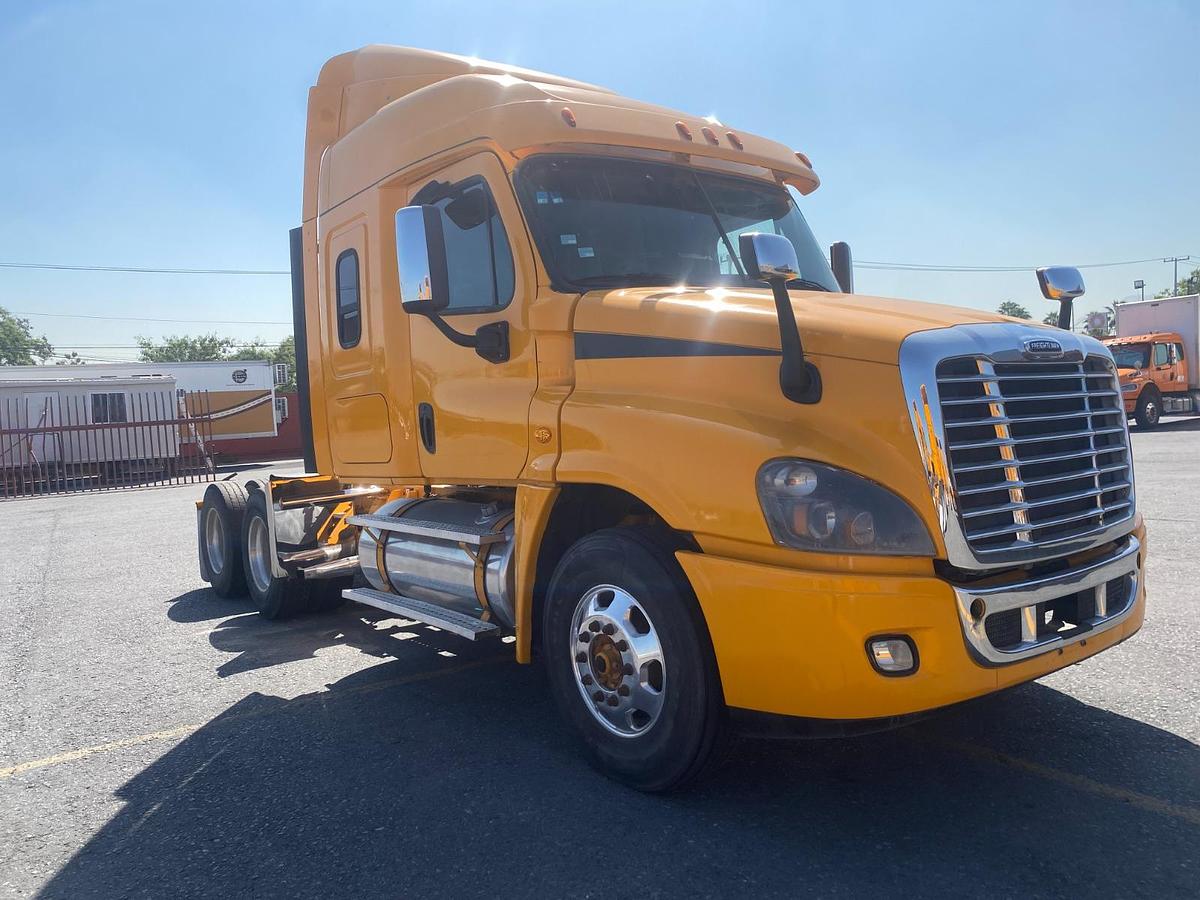 Usado Tractocamiones CASCADIA 125