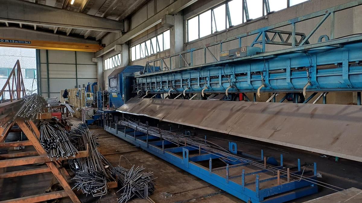 Usato PROGRESS Macchina Raddrizza Taglia Barre e Piegatura delle estremità in automatico