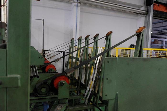 Ricondizionato Macchine curvatubi a due teste a CNC a cinque assi con carico e scarico automatico  Two-head CNC tube bending machines with five axes with automatic loading  Fünfachsige CNC-Rohrbiegemaschinen mit zwei Köpfen mit automatisches Beladen  Cintreuses de tubes CNC à cinq axes à deux têtes avec chargement automatique