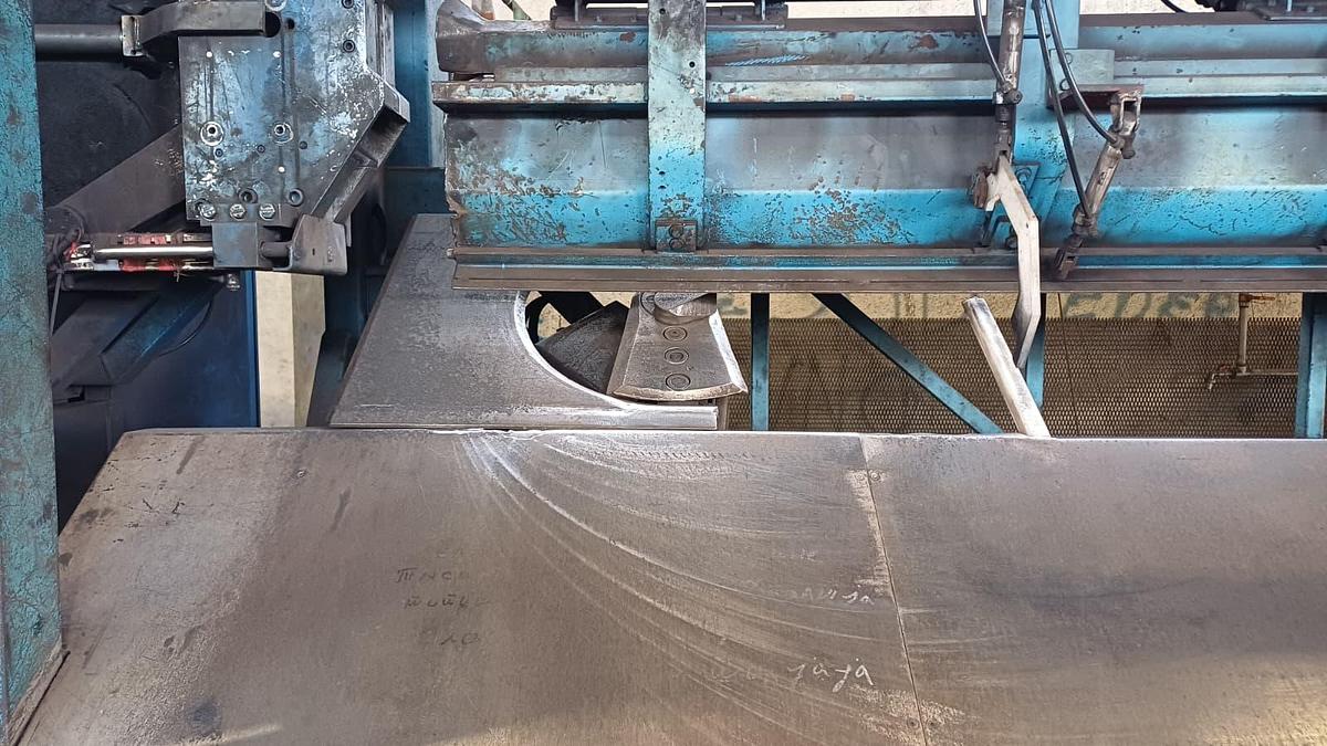 Usato PROGRESS Macchina Raddrizza Taglia Barre e Piegatura delle estremità in automatico