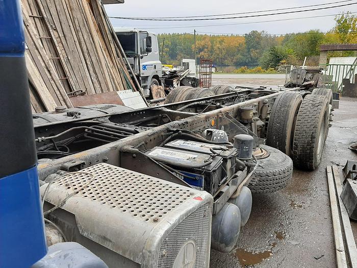 Gebruikt 1999 MERCEDES BENZ 2540 6x2 chassis, 3 pedals , spring in the front