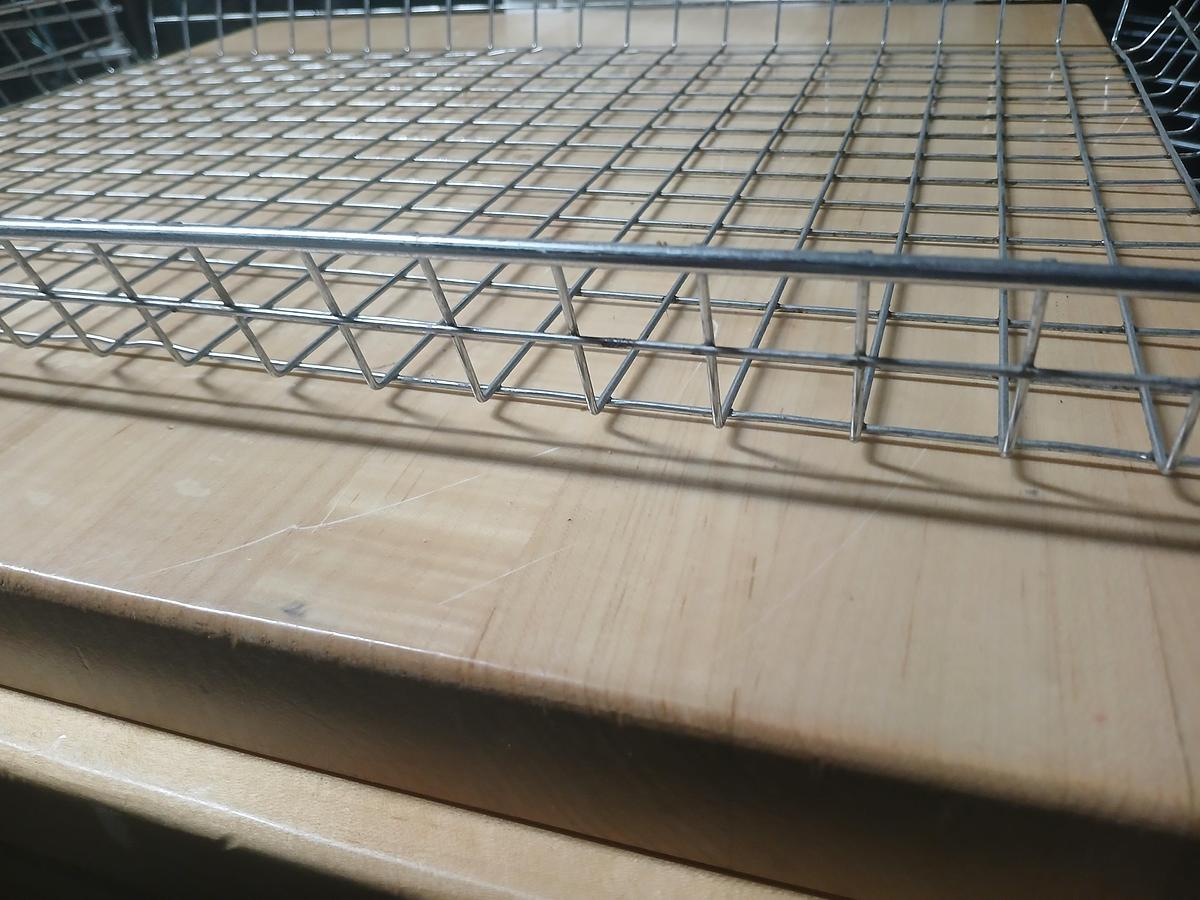 Used Wire bagel/pastry display basket