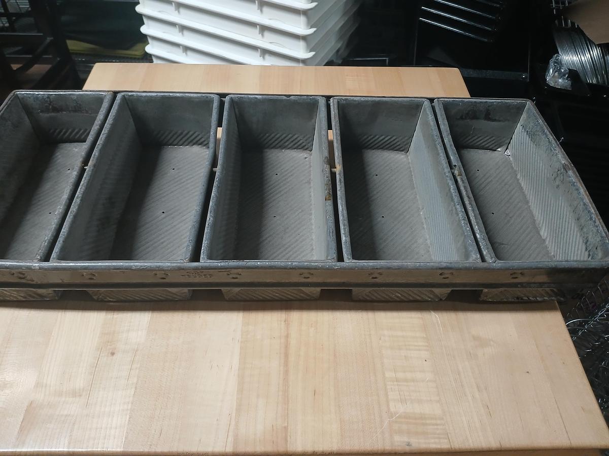 Used 5 Loaf Baking Pan