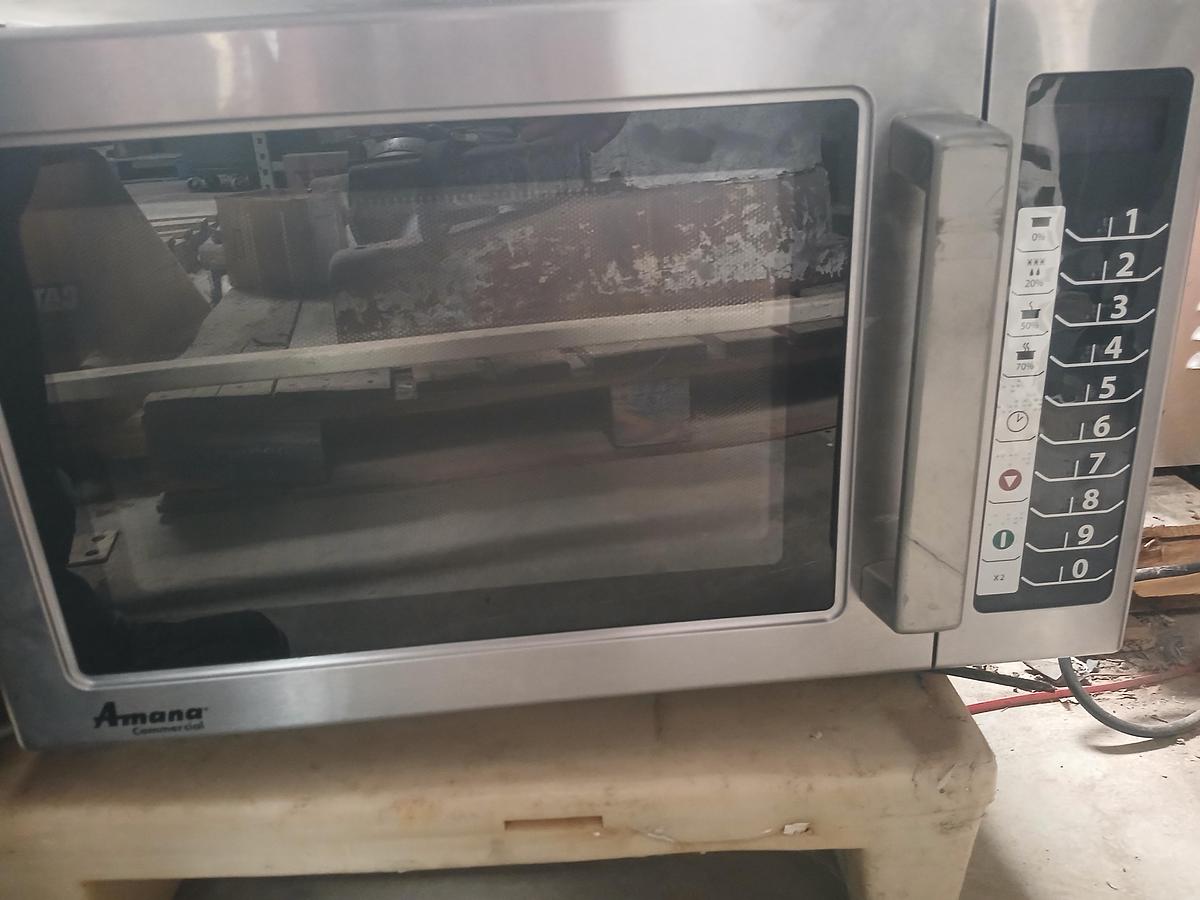 Used Amana RCS10TS Commercial Microwave