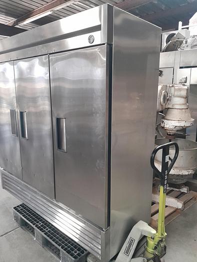 Used TRUE 3 DOOR COOLER T-72