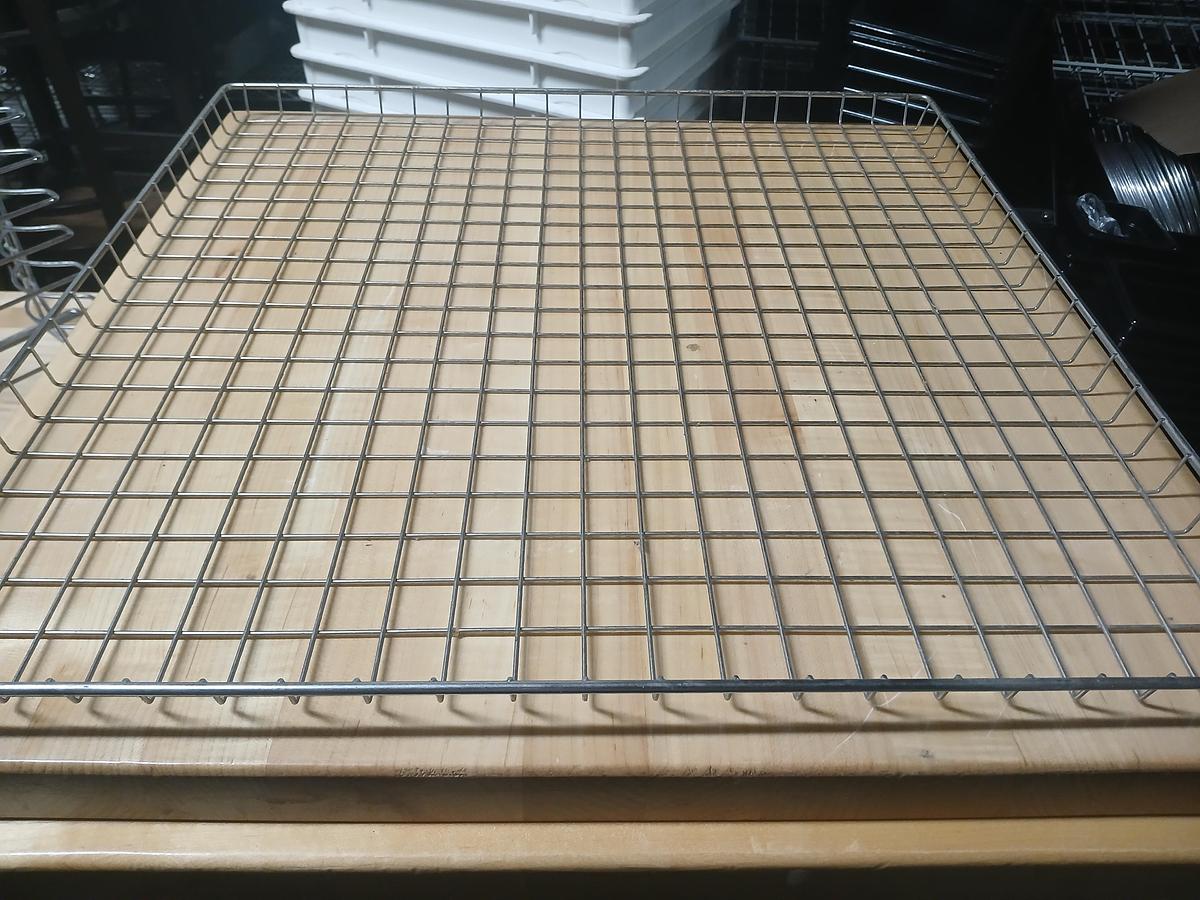Used Cooling Rack / Wire Grid – 23x23
