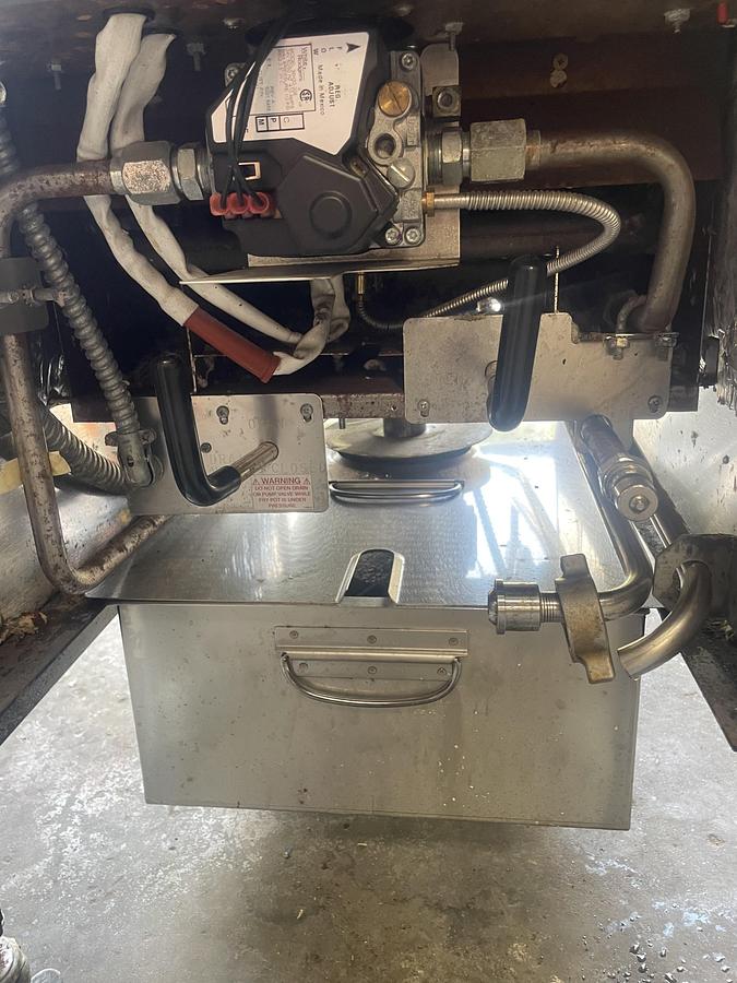 Like-new Henny Penny Pressure Fryer - 2 Units Available 600C