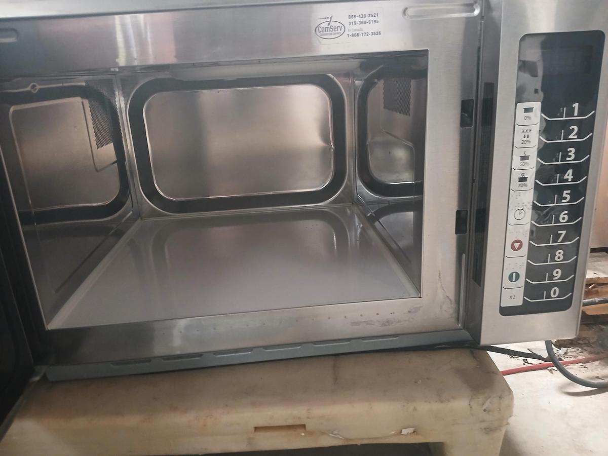 Used Amana RCS10TS Commercial Microwave