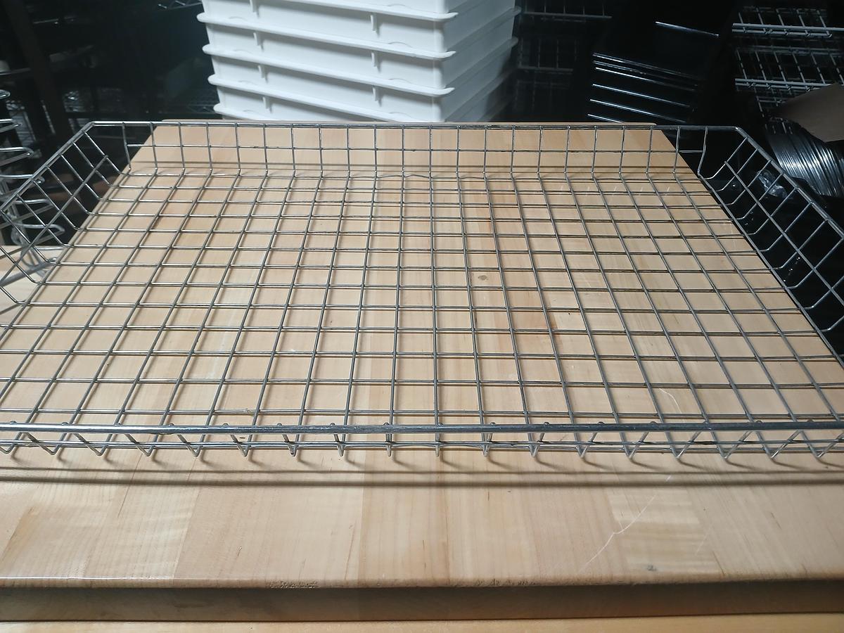 Used Wire bagel/pastry display basket